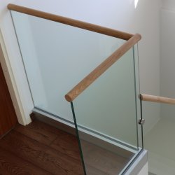 lasikaide portaikossa