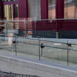 lasikaide sisääntulorampissa